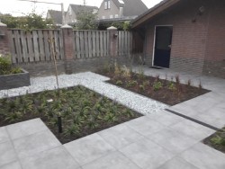 renovatie voor-achtertuin